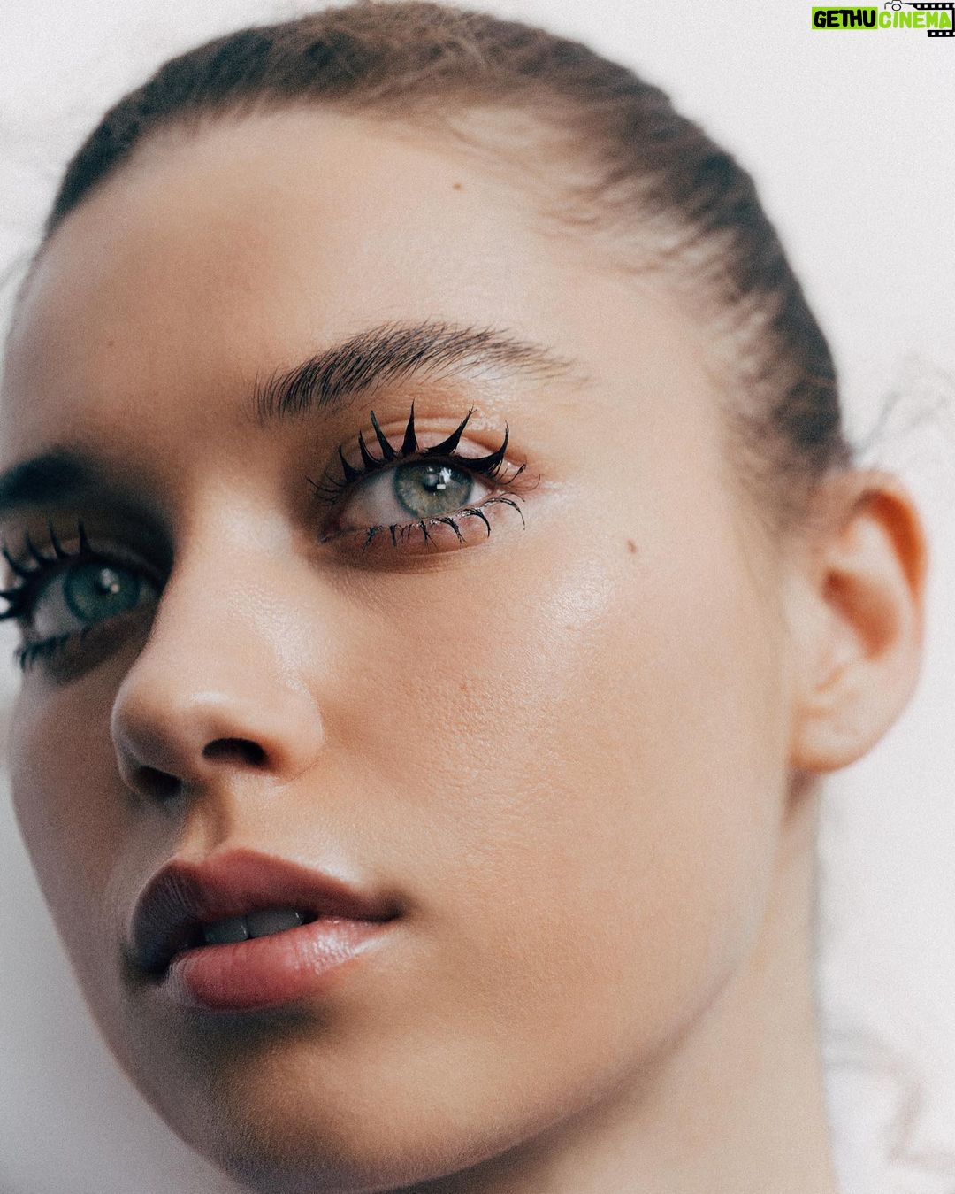 Afra Saraçoğlu Instagram - @vogueturkiye 💜 Sürpriz sonlu 🤗