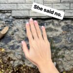 Afra Saraçoğlu Instagram – #SheSaidNo. 
Kadınlara yönelik şiddet fiziksel, cinsel, ekonomik, psikolojik ve dijital biçimlerde kendini gösteriyor. Kadınların en çok maruz bırakıldığı şiddet türlerinden biri ise yakın partner şiddeti. 

Sen de @unwomenturkey hesabına gel, hikayedeki testi çöz farkındalığını artır. Kadınlara yönelik şiddete HAYIR!
