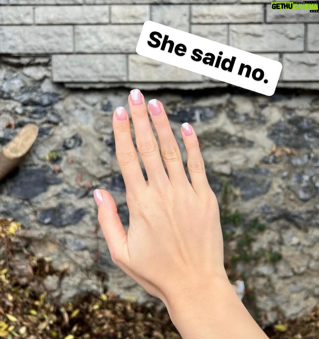 Afra Saraçoğlu Instagram - #SheSaidNo. Kadınlara yönelik şiddet fiziksel, cinsel, ekonomik, psikolojik ve dijital biçimlerde kendini gösteriyor. Kadınların en çok maruz bırakıldığı şiddet türlerinden biri ise yakın partner şiddeti. Sen de @unwomenturkey hesabına gel, hikayedeki testi çöz farkındalığını artır. Kadınlara yönelik şiddete HAYIR!