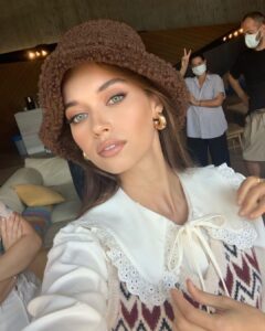 Afra Saraçoğlu Instagram - @koton backstage 🤎🤍