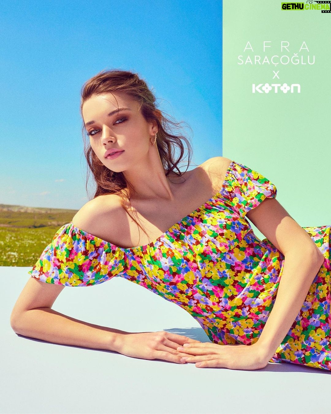Afra Saraçoğlu Instagram - Afra Saraçoğlu x Koton 💛💖💙