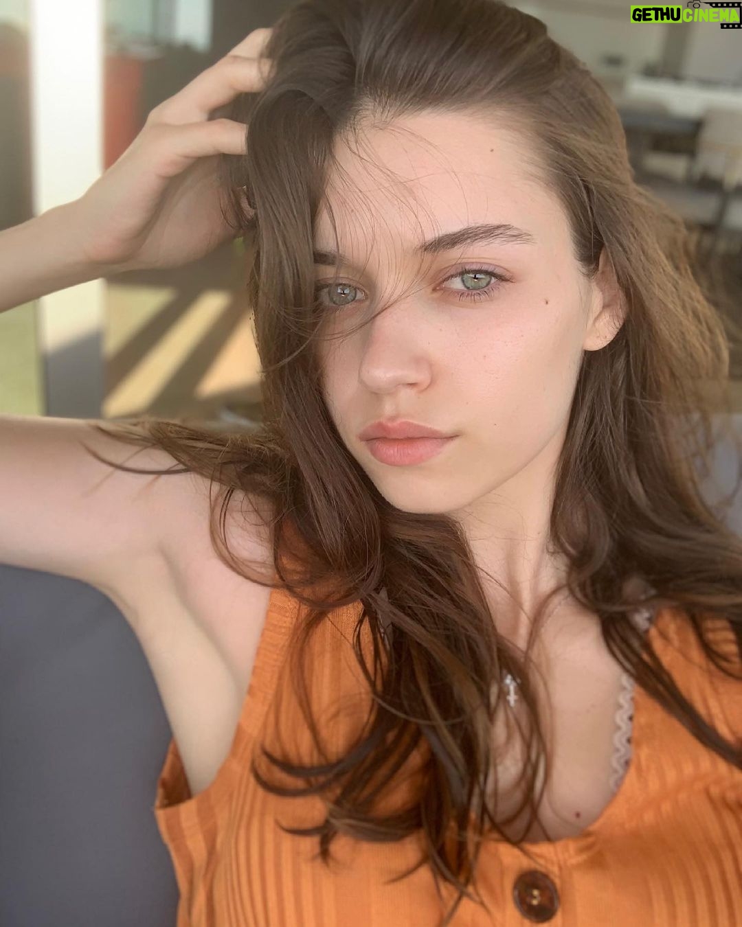 Afra Saraçoğlu Instagram - #noneed #bi #şeyler