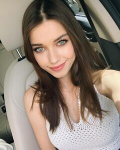 Afra Saraçoğlu Instagram - Hellö 🍒