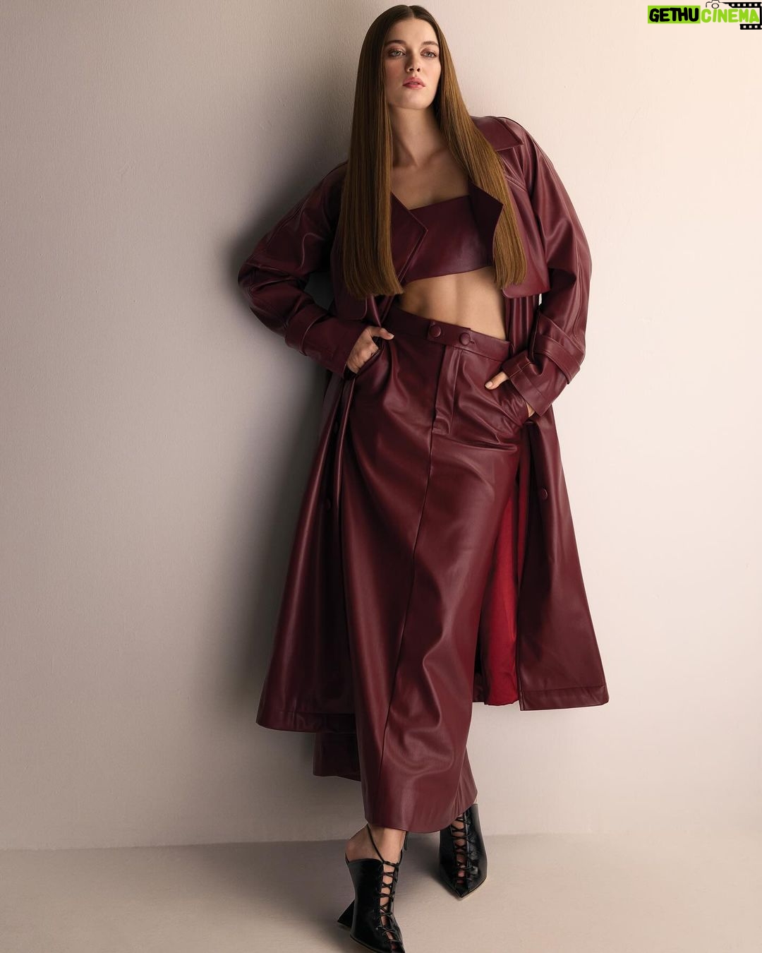 Afra Saraçoğlu Instagram - Yayın Direktörü: @isiksimsek Röportaj: @selinerkmen Fotoğraflar: @emreguven Styling: @nazlikayran Styling Asistanları: @ekinsuoktar , @hillozdemirr , @nazlicgundogdu Saç: @ibrahimzengin | @no21istanbul Makyaj: @alirizaozdemir Saç Asistanı: @merverruzgar Fotoğraf Asistanları: @adadirenkurt , @_omercetiner Post Prodüksiyon: @meykermen Video Produksiyon: @berkylmzz_1 | @alicefilm_production Videographer: @babursahtugrul DOP: @mehmetabudak Gaffer: @emrecakirglu Videographer Asistanı: @baatuuc Prodüksiyon: @ebrudoner | @obsidyenkreatif #MarieClaireTR #Elidor #AfraSaraçoğlu #MükemmelDüzSaçlar