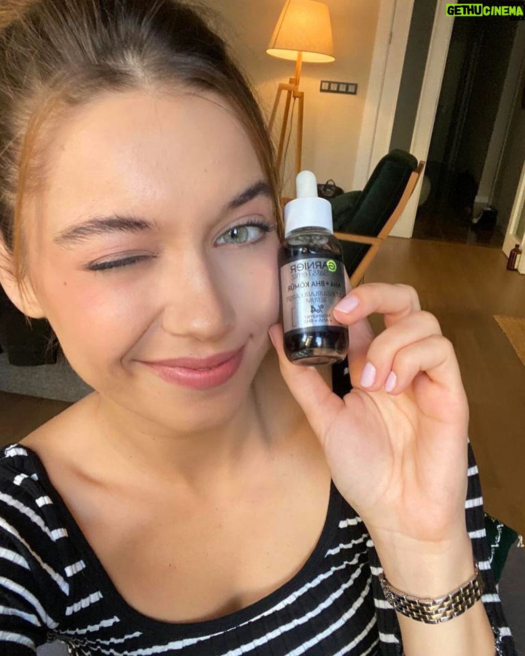 Afra Saraçoğlu Instagram - Kara sevdamm 🖤 @garnierturkiye