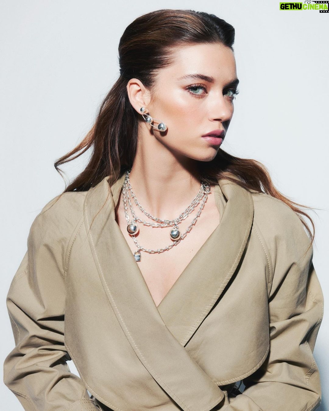 Afra Saraçoğlu Instagram - @harpersbazaarturkiye