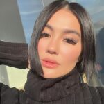 Agnez Mo Instagram – Black hair or blonde?? 

Have you ever been in a loop of dandruff and hair fall?
Aku baru aja cobain varian baru dari CLEAR Anti Ketombe dan Rambut Rontok, yang ternyata jadi jawaban permasalahan kulit kepalaku yang kompleks ini! CLEAR terbaru ini infused with 10x Super Vitamin yang
merupakan Niacinamide, bantu menutrisi scalp barrier untuk sikat habis ketombe basah dan kering. Ditambah lagi ada kandungan Ginsengnya yang bikin rambut aku 10x lebih kuat lawan rontok. No more worries to conquer the day! 

Kalo kamu suka varian CLEAR yang mana?
#CLEARinAja #CLEARDandruffExpert with @clearindonesia #AGNEZMO