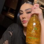 Agnez Mo Instagram – After my own MOSCATO WINE “AMO” Love Potion, we just launched AMO (Non Alchoholic grape juice).

Still.. with eatable gold flakes

“Why drink wine when you can drink gold” – AMO

😎😘😘

#AMO #AGNEZMO