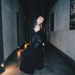 Agnez Mo Instagram – Black hair or blonde?? 

Have you ever been in a loop of dandruff and hair fall?
Aku baru aja cobain varian baru dari CLEAR Anti Ketombe dan Rambut Rontok, yang ternyata jadi jawaban permasalahan kulit kepalaku yang kompleks ini! CLEAR terbaru ini infused with 10x Super Vitamin yang
merupakan Niacinamide, bantu menutrisi scalp barrier untuk sikat habis ketombe basah dan kering. Ditambah lagi ada kandungan Ginsengnya yang bikin rambut aku 10x lebih kuat lawan rontok. No more worries to conquer the day! 

Kalo kamu suka varian CLEAR yang mana?
#CLEARinAja #CLEARDandruffExpert with @clearindonesia #AGNEZMO