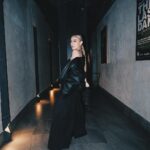 Agnez Mo Instagram – Black hair or blonde??
Have you ever been in a loop of dandruff and hair fall?
Aku baru aja cobain varian baru dari CLEAR Anti Ketombe dan Rambut Rontok, yang ternyata jadi jawaban permasalahan kulit kepalaku yang kompleks ini! CLEAR terbaru ini infused with 10x Super Vitamin yang
merupakan Niacinamide, bantu menutrisi scalp barrier untuk sikat habis ketombe basah dan kering. Ditambah lagi ada kandungan Ginsengnya yang bikin rambut aku 10x lebih kuat lawan rontok. No more worries to conquer the day!
Kalo kamu suka varian CLEAR yang mana?
#CLEARinAja #CLEARDandruffExpert with @clearindonesia #AGNEZMO