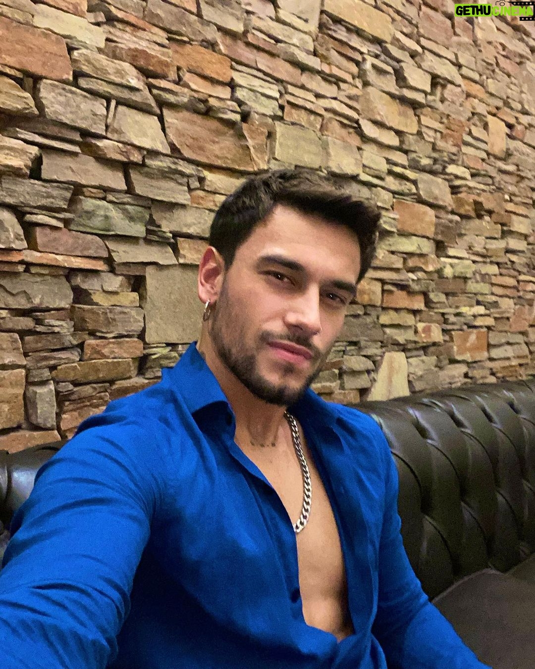 Agustín Bernasconi Instagram - Azulejo o azulado 🤔