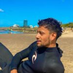 Agustín Bernasconi Instagram - Gracias @lucasvanopstal1 por las clases de surf ! 🤣🤣 Punta del Este, Uruguay
