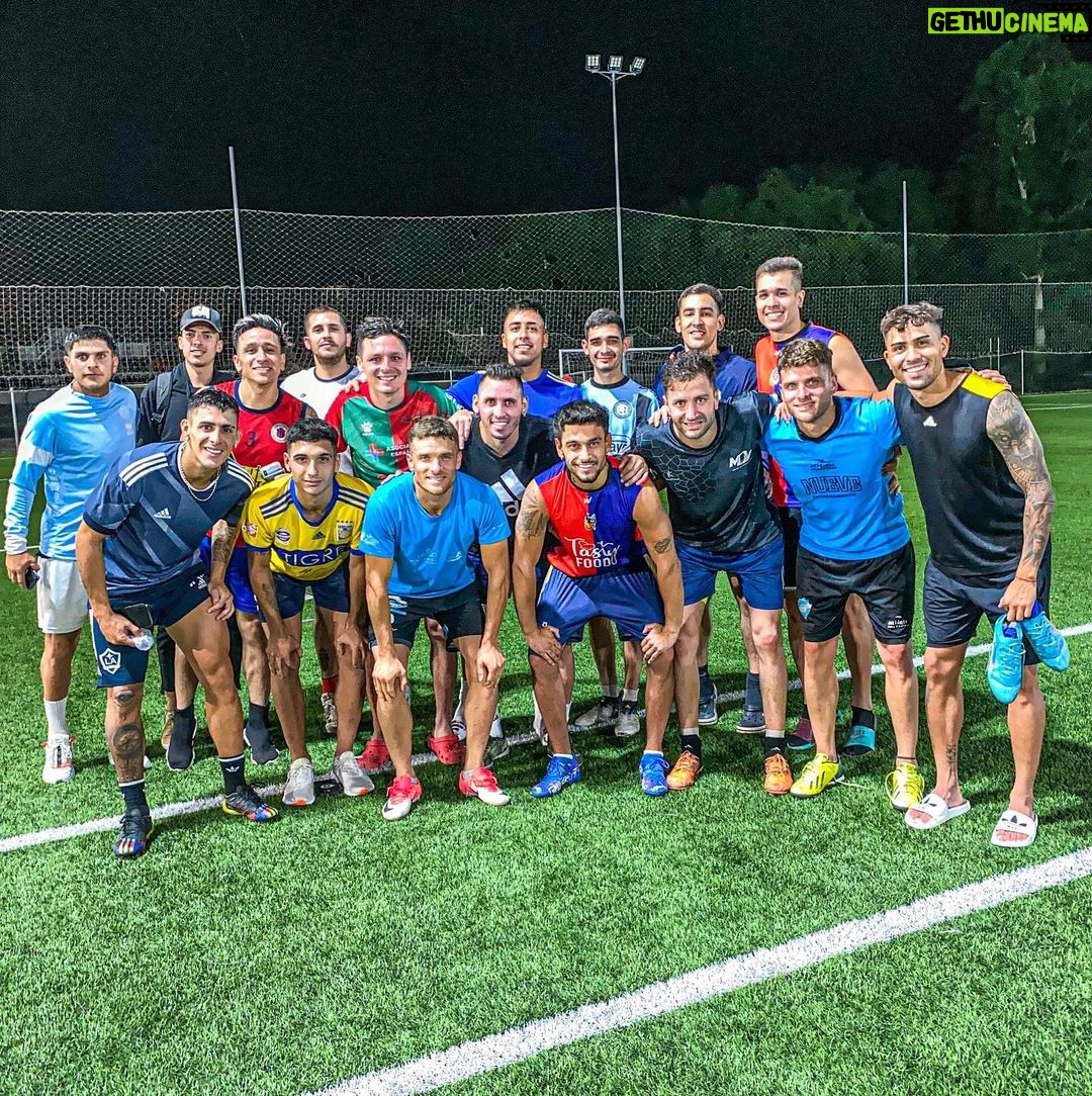 Agustín Bernasconi Instagram - Que lindo cerrar el año con un partido así !! Gracias @kichanpavon por recibirnos en tu casa papá !! ⚽️⚽️⚽️ Anisacate, Cordoba, Argentina