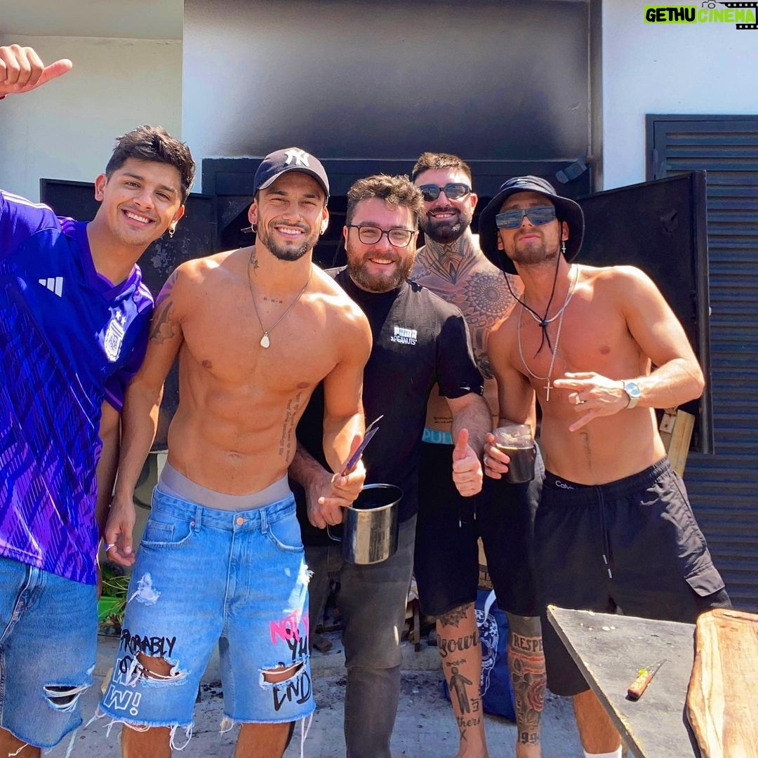 AgustΓn Bernasconi Instagram - Asadito pre partido con la banda!!! VAMOS SELECCIONNN π¦π·π¦π·π¦π·ππ½ππ½ππ½