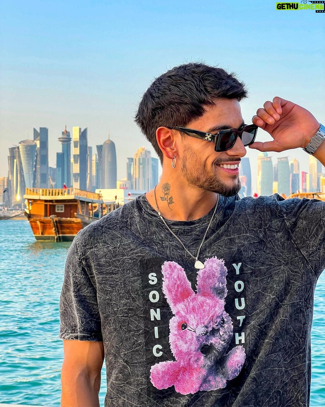 Agustín Bernasconi Instagram - Mañana sale tema nuevooo ❤️ Doha
