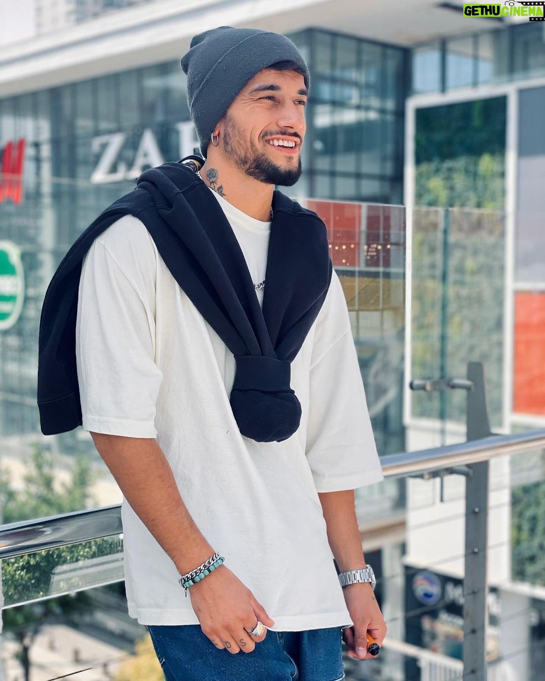 Agustín Bernasconi Instagram - Chilee 🇨🇱🖤