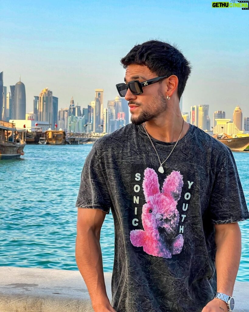 Agustín Bernasconi Instagram - Mañana sale tema nuevooo ❤️ Doha