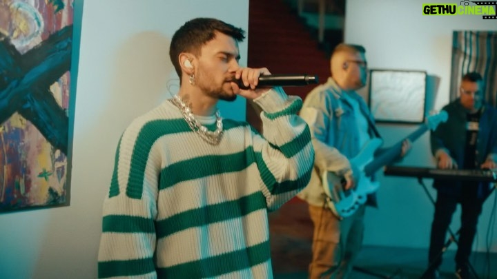 Agustín Bernasconi Instagram - Ya estamos afuera con esta canción que me vuelve locoo , espero puedan disfrutarla tanto como yo 🙏🏽🙏🏽❤️❤️ @dreadmari @mya_musica MYA LIVE P3 los amo ( link en bio )