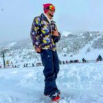 Agustín Bernasconi Instagram - Tremenda experiencia hoy en Bariloche , gracias a amigos de @verticalskisnowboard por la pilcha y a los cracks @guru.ride y @hop2collective por enseñarnos a dsr los primeros pasos 🙏🏽💪🏽🔥 Cerro Catedral - Catedral Alta Patagonia