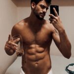 Agustín Bernasconi Instagram - Hola Bariloche , el frió es mental 🤣🤚🏽