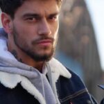 Agustín Bernasconi Instagram - Carolina Herrera nos presenta el nuevo integrante de la familia Bad Boy : valiente , empatico, sensible, audaz. La icónica fragancia con un twist energizante que celebra la fortaleza de la amistad. La intensidad salvaje de sus notas amaneradas , con un dejo frutal , que culmina en notas de geranio y vetiver. #BADBPYCAROLINAHERRERA @carolinaherrera