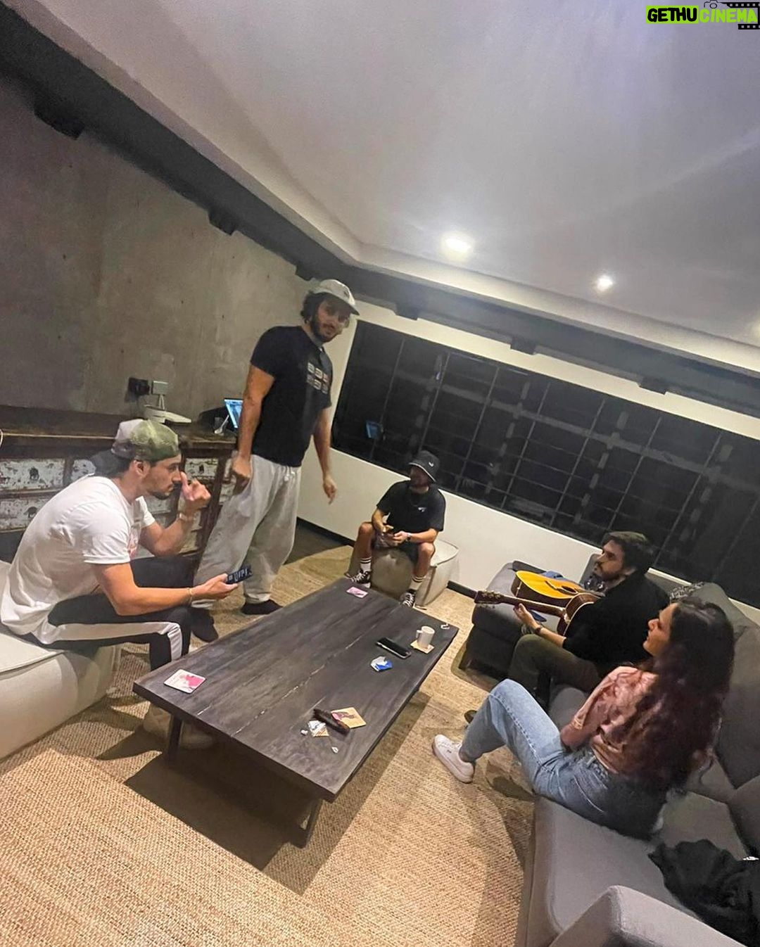 Agustín Bernasconi Instagram - Feliz y agradecido por estos días en colombia, con nuestros amigos talentosos y excelentes personas!! Vamos @mya_musica con todo este 2022 🙏🏽🙏🏽💪🏽💪🏽 Bogotá, Colombia
