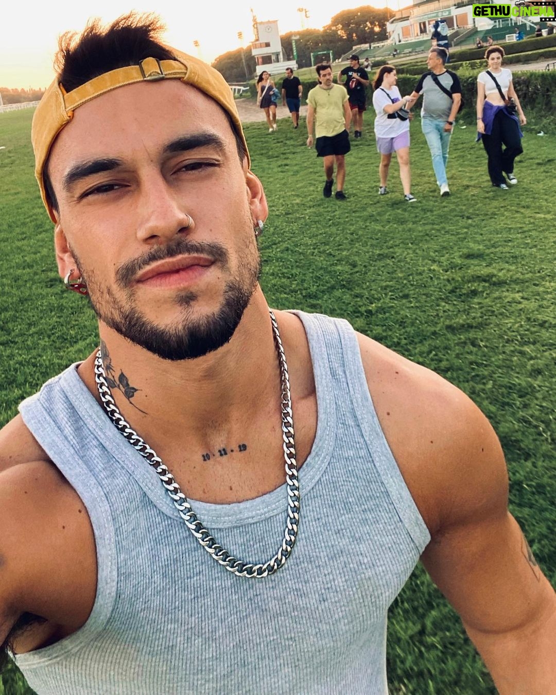 Agustín Bernasconi Instagram - Que lindo finde pasamos #LOLLAPALOOZA2023 @budweiser_ar #BudXLollaAr 🔥🔥🔥