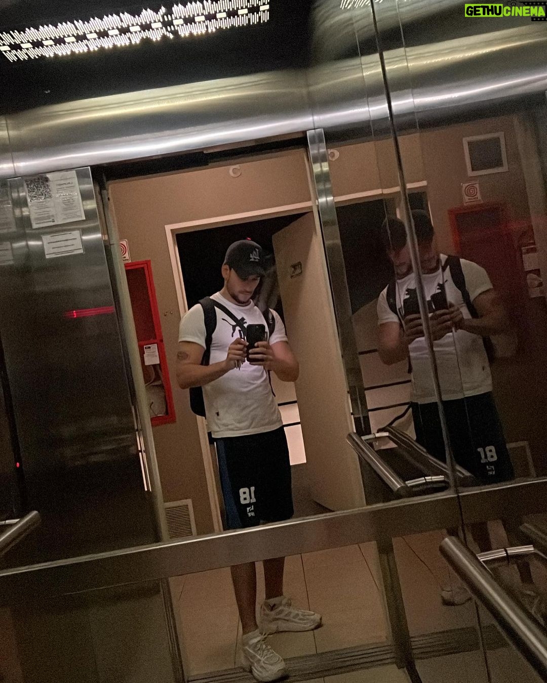 Agustín Bernasconi Instagram - Bueno algo había q subir 🤷🏽♂️🩶