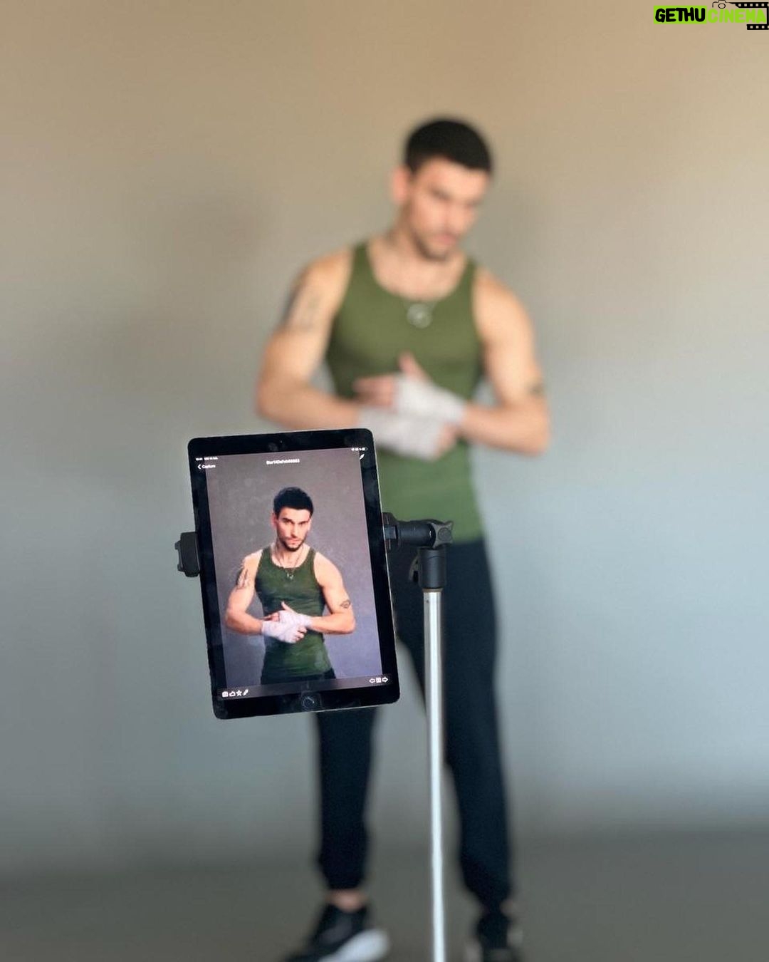Agustín Bernasconi Instagram - Bueno algo había q subir 🤷🏽♂️🩶