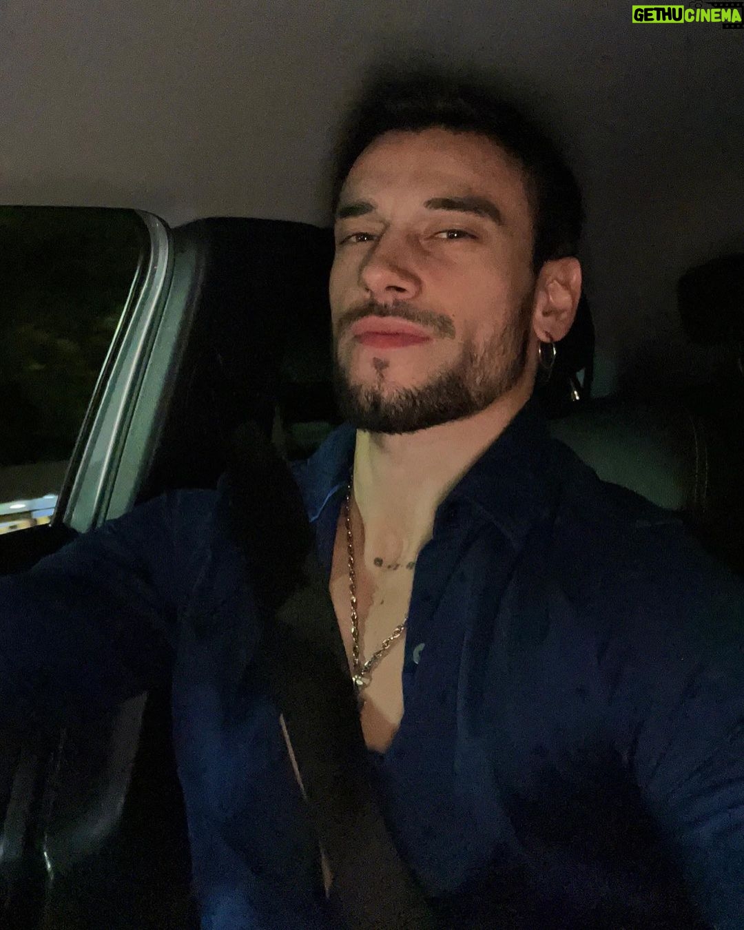 Agustín Bernasconi Instagram - Bueno algo había q subir 🤷🏽♂️🩶