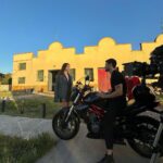 Agustín Bernasconi Instagram - Se va un año increíble , cumpliendo sueños y nuevas metas , desafíos que pense que no iba a volver a tener.. Me siento agradecido por el cariño que siempre demuestran y muy feliz por el presente que estoy viviendo , aunque mucho no puedo contarles..🩶 los amo.
