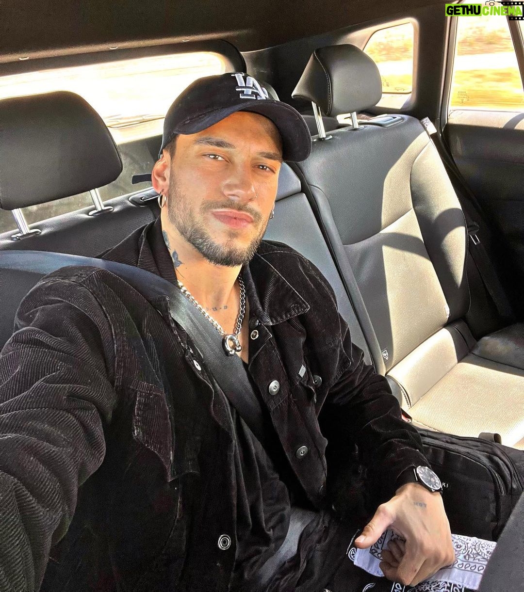 Agustín Bernasconi Instagram - De giritaa 🙏🏽🩶