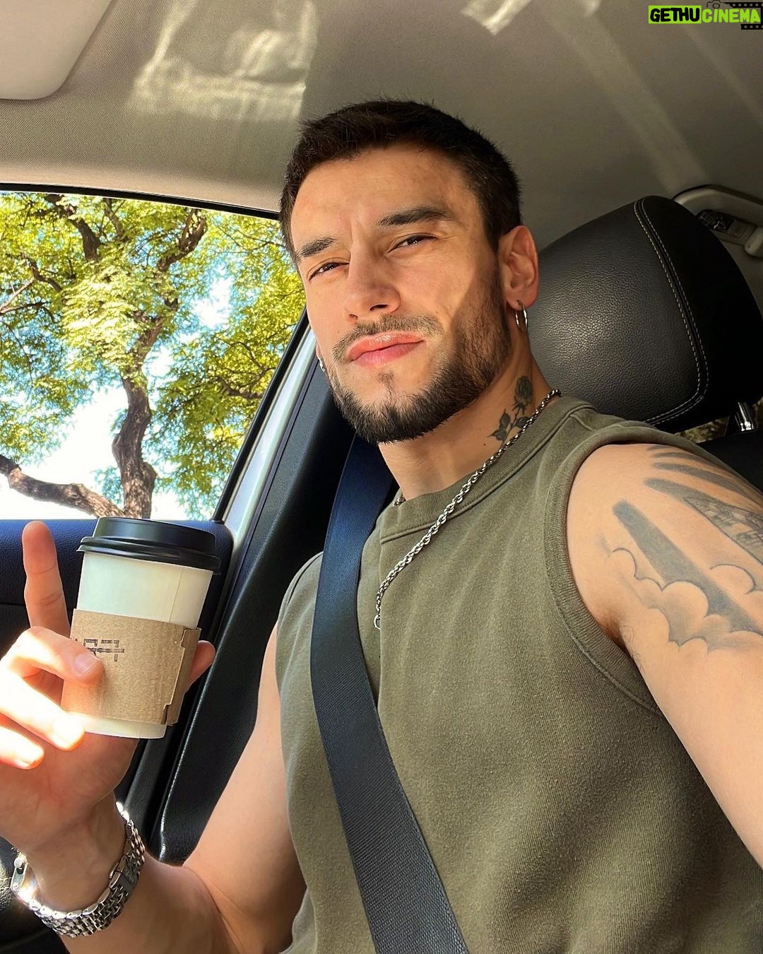 Agustín Bernasconi Instagram - Bueno algo había q subir 🤷🏽♂️🩶
