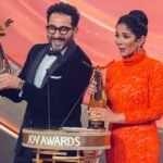 Ahmad Helmy Instagram – تكريم فخم .. استقبال ضخم .. شكرا للجمهور السعودي الحبيب وشكرا لهيئة الترفيه وجزيل الشكر والتقدير لمعالي المستشار ترك ال الشيخ علي هذا التكريم المميز  #joyawards @joyawardss  @turkialalshik ————————————————————thank you my team ——————–Styled by: @maigalal 
Outfit: @orangesquarecairo 
Thank u @hatemhhafez
