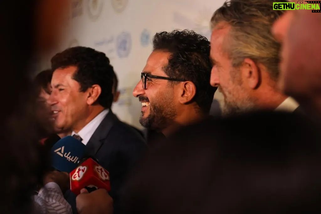 Ahmad Helmy Instagram - كلمة "تغير المناخ" بتتكرر كتير اليومين دول، وده لأنها مشكلة حقيقية وكبيرة محتاجة تحرك سريع مننا كلنا. علشان أنا مؤمن بأهمية مشاركة الشباب في حل أي مشكلة وعمل تغيير حقيقي، تحمست جدًا إني أشارك في إطلاق قافلة "الشباب والمناخ" لأنها مبادرة بتأكد إن المناخ قضيتنا كلنا، وبتدّي للأطفال والشباب فرصة طرح حلول ممكن تغير شكل العالم دلوقتي وبكرة. شكرًا للقائمين على المبادرة: وزارة الشباب والرياضة ووزارة البيئة ومنظمات الأمم المتحدة: يونيسف وصندوق الأمم المتحدة للسكان وهيئة الأمم المتحدة للمرأة والفاو، والجهات الداعمة للقافلة: الوكالة الأمريكية للتنمية ومكتب التعاون الدولي بسفارة سويسرا. #العمل_لأجل_المناخ #الشباب_والمناخ #قمة_المناخ @unicef.egypt @egy.environment @emys.official @cop27_egypt @USAIDEgypt @UnfpaEgypt