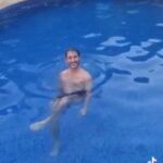 Ahmad Helmy Instagram - حتي بص #الحركه_دي