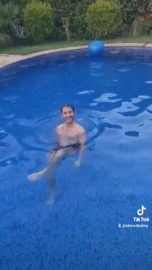 Ahmed Helmy Instagram - حتي بص #الحركه_دي