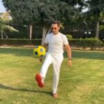 Ahmad Helmy Instagram - يا ليڤربول لو هتكلموني ياريت يبقي علي بعد الضهر عشان بصحي متأخر