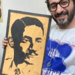 Ahmad Helmy Instagram – الصوره دي رسمتها لابويا من ٢٥ سنه
ابي العزيز .. هل تراني كما اراك دوماً في منامي .