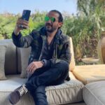 Ahmad Helmy Instagram - اللي صورني قالي اضحك عشان الصوره تطلع حلوه .. فضحكت .. ياتري طلعت حلوه ؟؟ #galaxys21ultra @samsungmobile