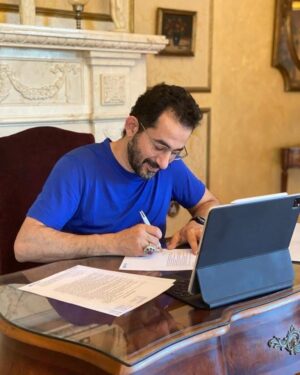 Ahmed Helmy Instagram - سعيد جداً باختياري كسفير ليونيسف لمنطقة الشرق الأوسط وشمال إفريقيا
@unicef_mena

على مدار الخمس سنين اللي فاتو اشتغلت مع يونيسف مصر @unicef.egypt
على ملفات مهمة لتنمية الطفولة المبكرة، والتربية الإيجابية، والتصدي للتنمر. والفترة الجاية حنركز على القضايا الإقليمية اللي بتمس كل أطفالنا.  وبإذن الله نقدر مع بعض نساعدهم وخصوصاً  اللي عايشيين في مناطق النزاعات على إنهم يكبروا بدون خوف ولاحرمان من التعليم.