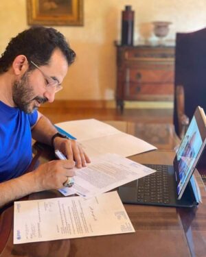 Ahmed Helmy Instagram - سعيد جداً باختياري كسفير ليونيسف لمنطقة الشرق الأوسط وشمال إفريقيا
@unicef_mena

على مدار الخمس سنين اللي فاتو اشتغلت مع يونيسف مصر @unicef.egypt
على ملفات مهمة لتنمية الطفولة المبكرة، والتربية الإيجابية، والتصدي للتنمر. والفترة الجاية حنركز على القضايا الإقليمية اللي بتمس كل أطفالنا.  وبإذن الله نقدر مع بعض نساعدهم وخصوصاً  اللي عايشيين في مناطق النزاعات على إنهم يكبروا بدون خوف ولاحرمان من التعليم.