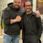Ahmad Helmy Instagram - اتشرفت بمقابلة مينا فايز صديقي المخرج المصري اللي جابلي احلي هديه وهي تيشيرت ميسي الموقعه من ميسي ذات نفسه .. شكرا يامينا 🙏🙏🙏 وشكرا طبعا يا ميسي @leomessi @mena_boutros