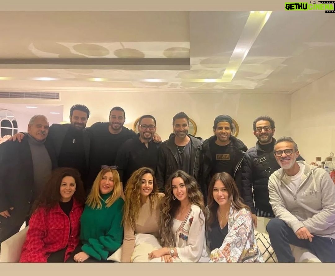 Ahmad Helmy Instagram - كنبه هنيه تكفي ميه ..