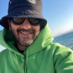 Ahmad Helmy Instagram - خير اللهم اجعله خير حلمت اني لابس اخضر في اخضر وقال ايه .. ورايا بحر . (دي صوره م الحلم) حد عنده تفسير 🙂