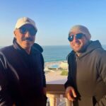 Ahmed El Sakka Instagram - حبينا نمسى عليكم و نقولكم اننا "ولا بنخاف مالدنيا بحالها" 😂😂 @tareklotfyofficialacc #احمد_السقا #طارق_لطفى #العتاولة #الصحاب