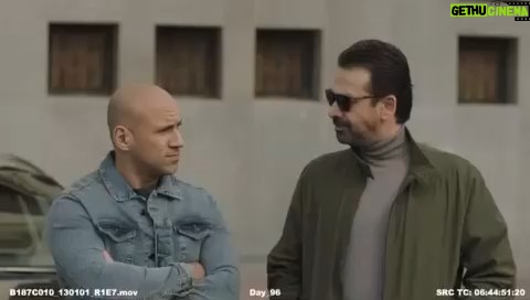 Ahmed Mekky - 187.7K Likes - مشكلتي من وانا في حضانه ... الضحك وقت الجد ... ياما اتطردت من حصص ومحاضرات ، وكنت باصبر نفسي انه لما اكبر حابطل وحاتروح مني العاده دي ... اديني كبرت بس المصيبه اني قابلت واحد عنده نفس مشكلتي 🤣👊
@karimabdelazizofficial
#ahmedmekky #karimabdelaziz #positivity #positivevibes #smile #goodevening
#احمدمكي #كريم_عبدالعزيز #طاقه_ايجابيه #ابتسامه #مساء_الخير
