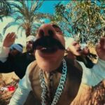 Ahmed Mekky Instagram – كل الناس دي واحد .. كله في ظهر بعضه .. عزوه عزوه.. عيله واحده.. قبضه واحده جاحده… تهد أي حيطه.
#ولعانه #أحمد_مكي #الكبير_الجزأ_السابع

لينك الأغنية في البايو.

@synergy.tamermursi @ontv
