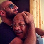 Ahmed Mekky Instagram - الله یرحمک ویحسن الیک یا ابی ... ستظل فی قلبی الصوره دی قبل وفاته بشهور قلیله ... البقاء لله وحده سبحانه ارجو منکم الدعاء له ... اللهم اغفر لابی وادخله الجنه واعذه من النار ومن عذاب القبر اللهم صبرنا #ahmedmekky #elkebeer #الدعاء_للميت #الدعاء #rip #family #fatherhood #son #اغلی_من_الیاقوت #unconditionallove #love #truelove