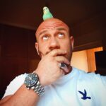 Ahmed Mekky Instagram - صباح الورد #AhmedMekky #elkebeer #budgies #birdsofinstagram #birds #morning #bond #bestfriend #pets #egypt